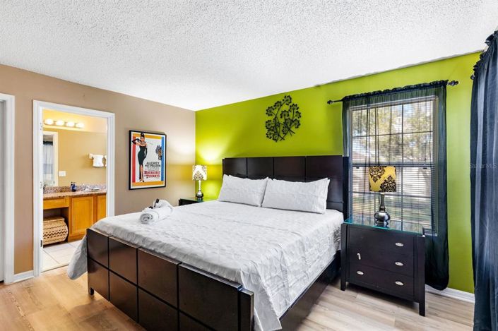 Image No.14-7 Bed Property for sale