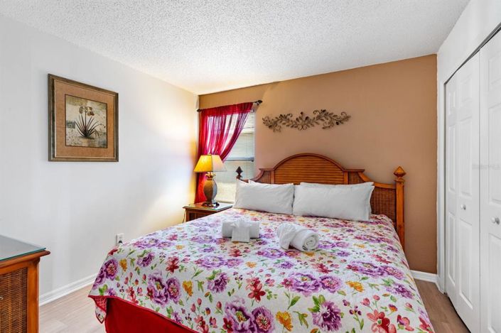 Image No.20-7 Bed Property for sale