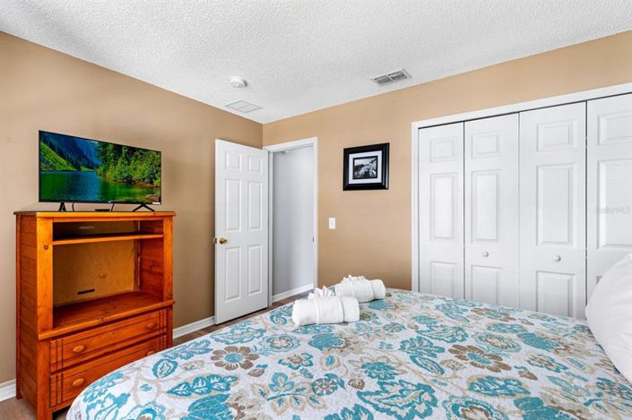 Image No.24-7 Bed Property for sale