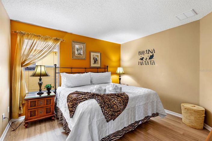 Image No.25-7 Bed Property for sale