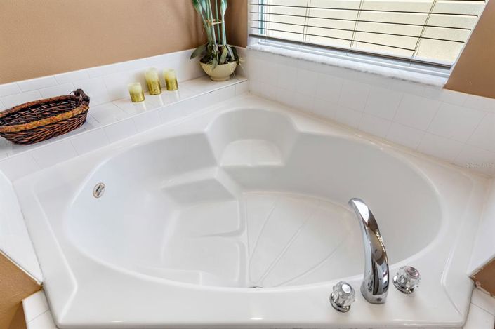 Image No.28-7 Bed Property for sale