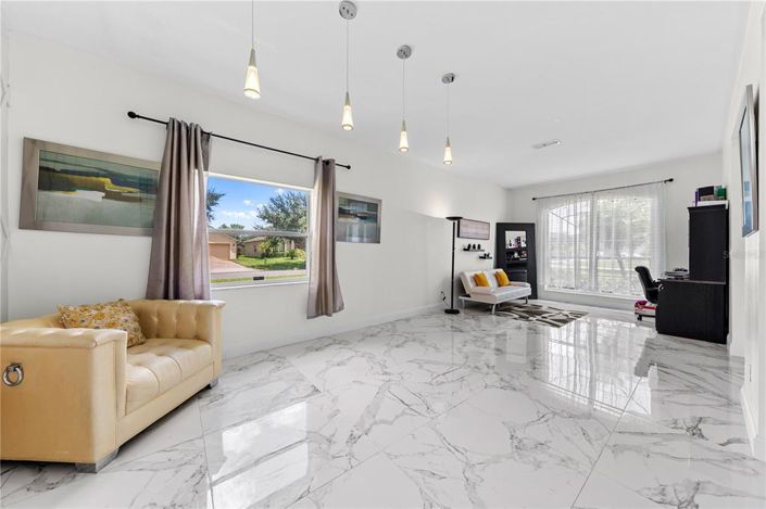 Image No.10-4 Bed Property for sale