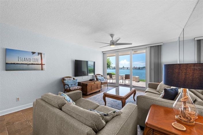 Image No.15-3 Bed Property for sale