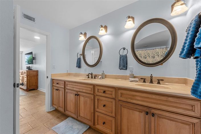 Image No.27-3 Bed Property for sale