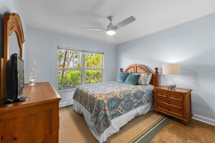 Image No.28-3 Bed Property for sale