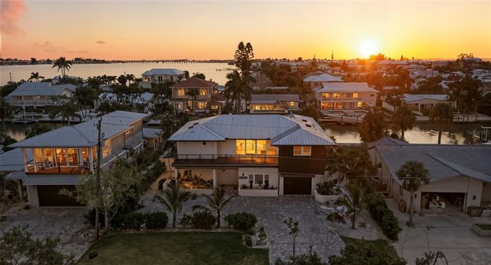 Image No.1-5 Bed Property for sale