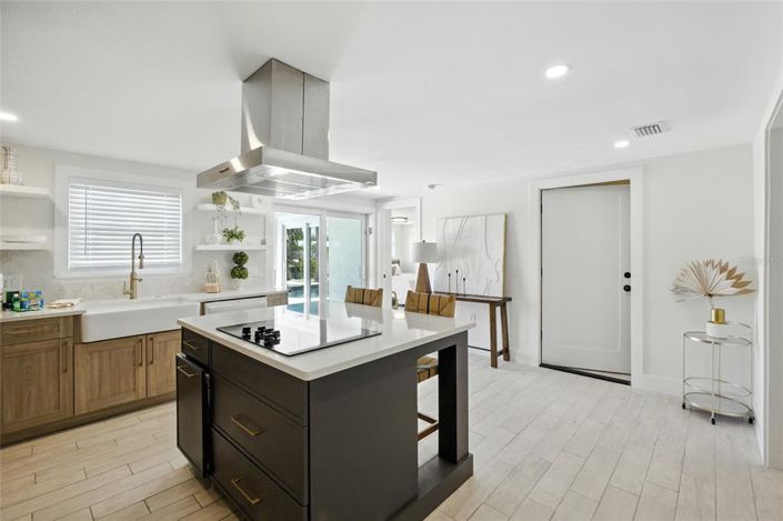 Image No.14-6 Bed Property for sale