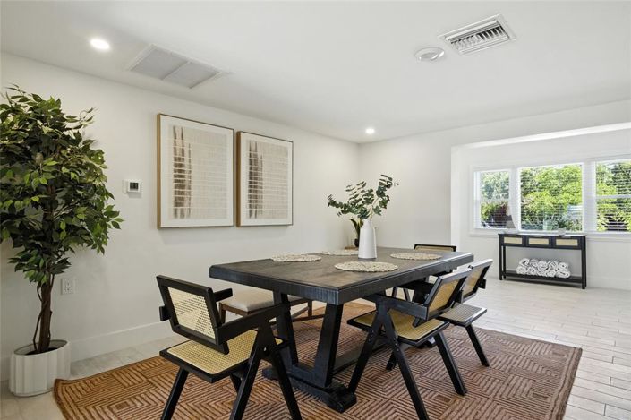 Image No.15-6 Bed Property for sale