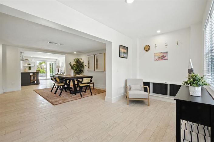 Image No.18-6 Bed Property for sale