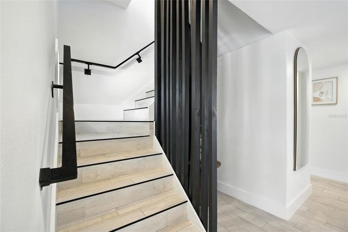 Image No.20-6 Bed Property for sale