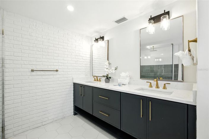 Image No.23-6 Bed Property for sale