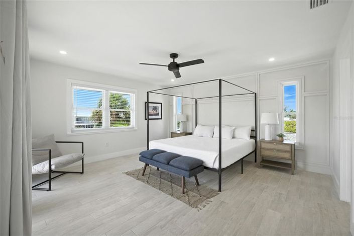 Image No.26-6 Bed Property for sale