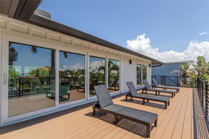 Image No.28-6 Bed Property for sale