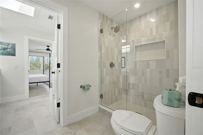 Image No.30-6 Bed Property for sale