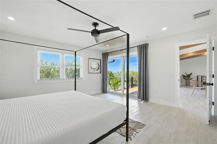 Image No.33-6 Bed Property for sale