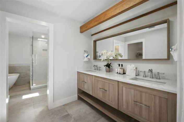 Image No.37-6 Bed Property for sale