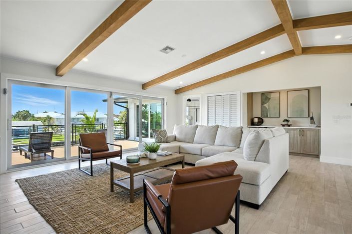 Image No.4-6 Bed Property for sale