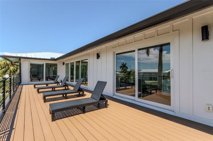 Image No.40-6 Bed Property for sale