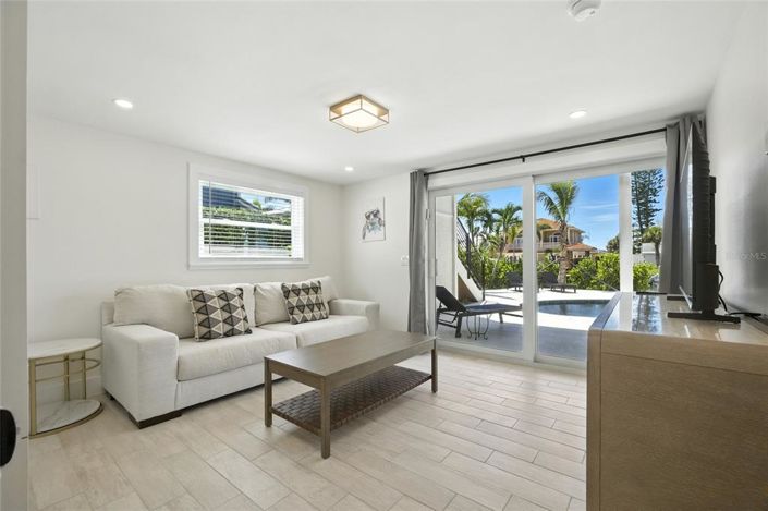 Image No.42-6 Bed Property for sale