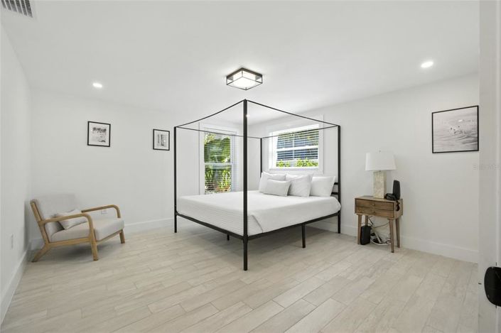 Image No.44-6 Bed Property for sale