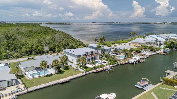 Image No.49-6 Bed Property for sale