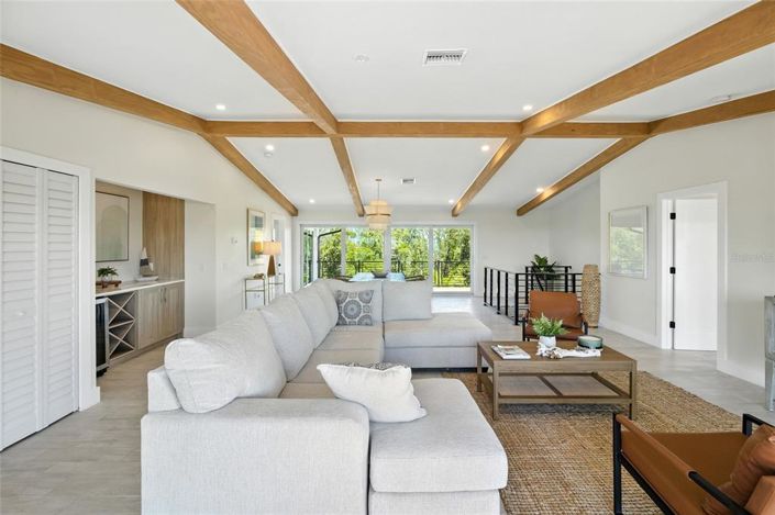 Image No.5-6 Bed Property for sale