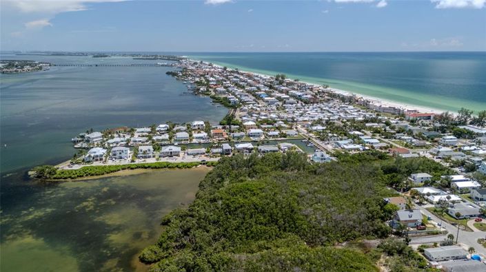 Image No.52-6 Bed Property for sale