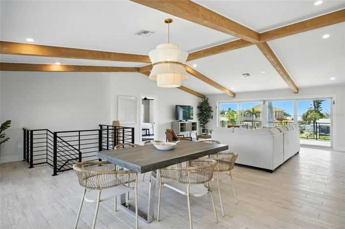 Image No.6-6 Bed Property for sale