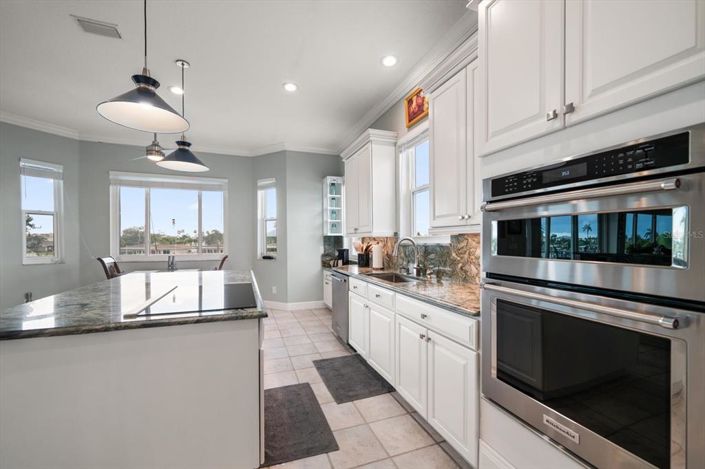 Image No.12-5 Bed Property for sale