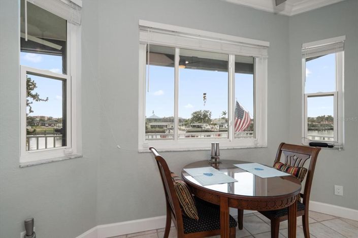 Image No.15-5 Bed Property for sale