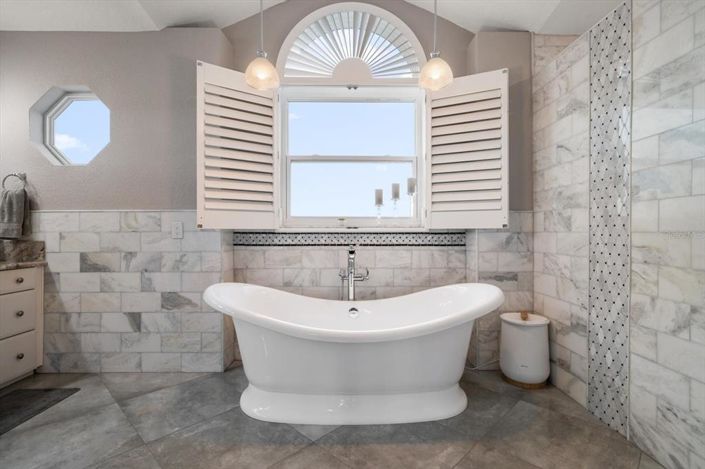 Image No.49-5 Bed Property for sale