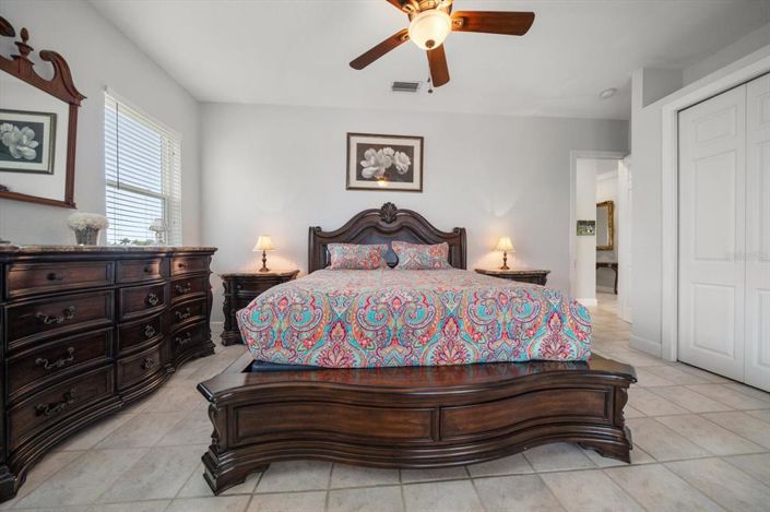 Image No.56-5 Bed Property for sale