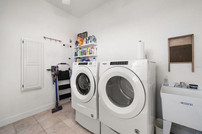 Image No.68-5 Bed Property for sale