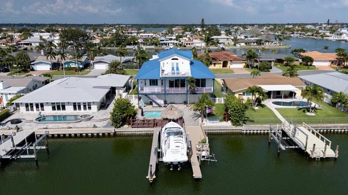 Image No.70-5 Bed Property for sale