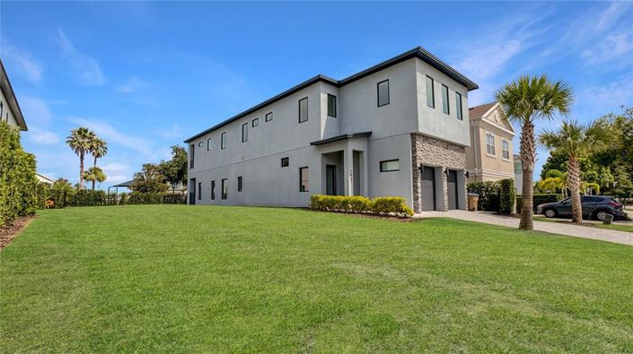 Image No.2-5 Bed Property for sale