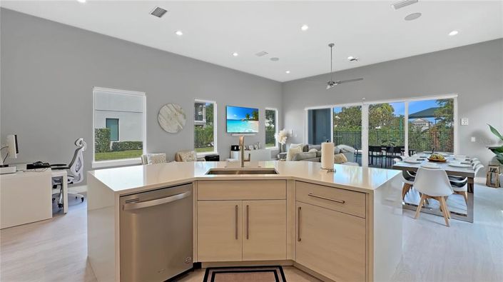 Image No.25-5 Bed Property for sale