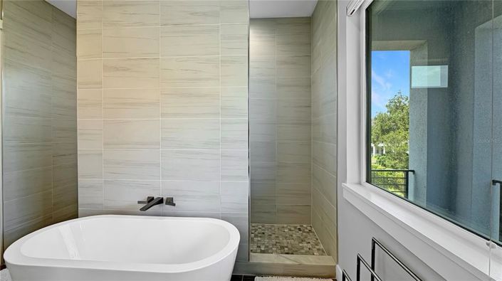 Image No.38-5 Bed Property for sale