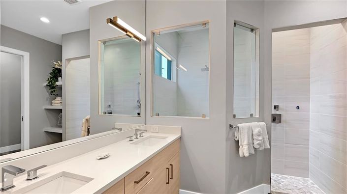 Image No.46-5 Bed Property for sale