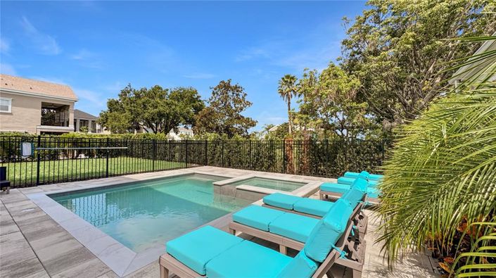 Image No.6-5 Bed Property for sale