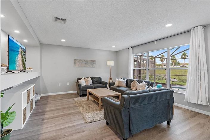 Image No.12-3 Bed Property for sale