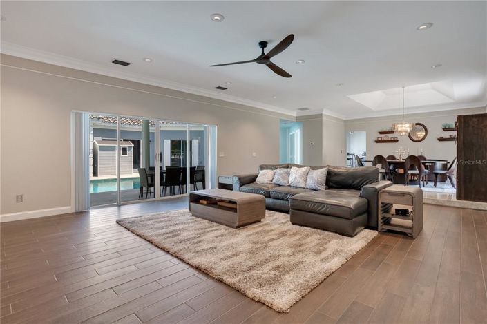 Image No.12-3 Bed Property for sale