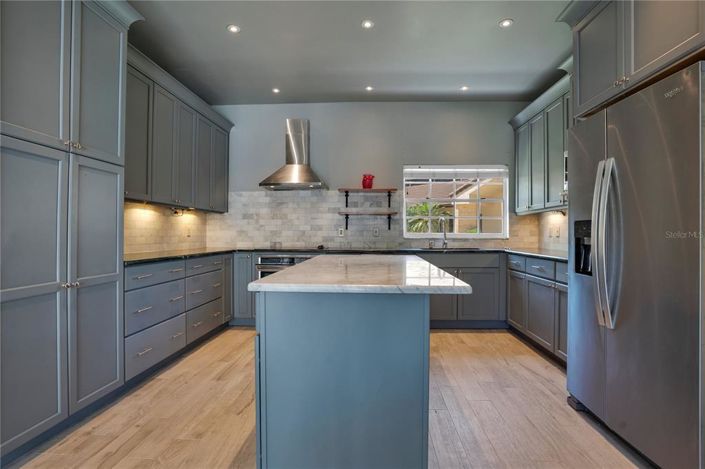 Image No.20-3 Bed Property for sale