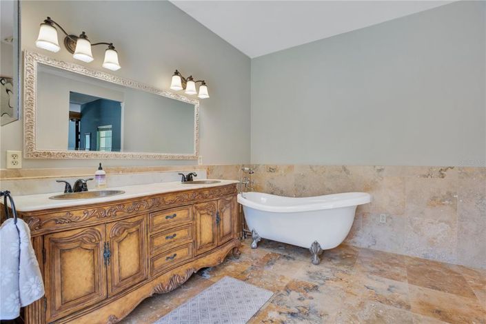 Image No.27-3 Bed Property for sale