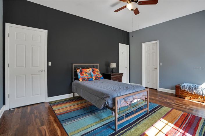 Image No.32-3 Bed Property for sale