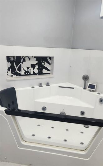 Image No.13-3 Bed Property for sale