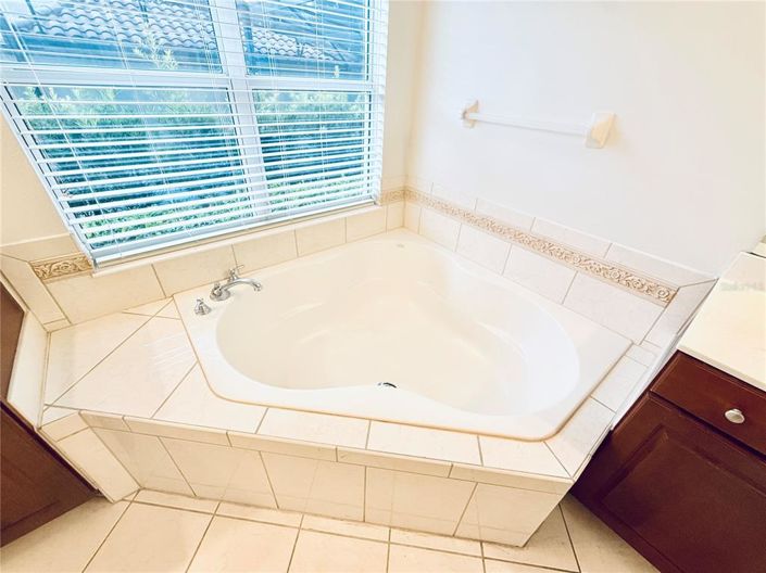 Image No.48-4 Bed Property for sale