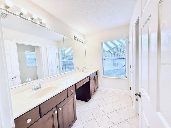 Image No.59-4 Bed Property for sale