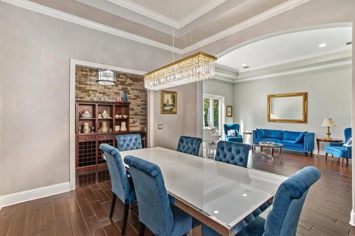 Image No.13-6 Bed Property for sale