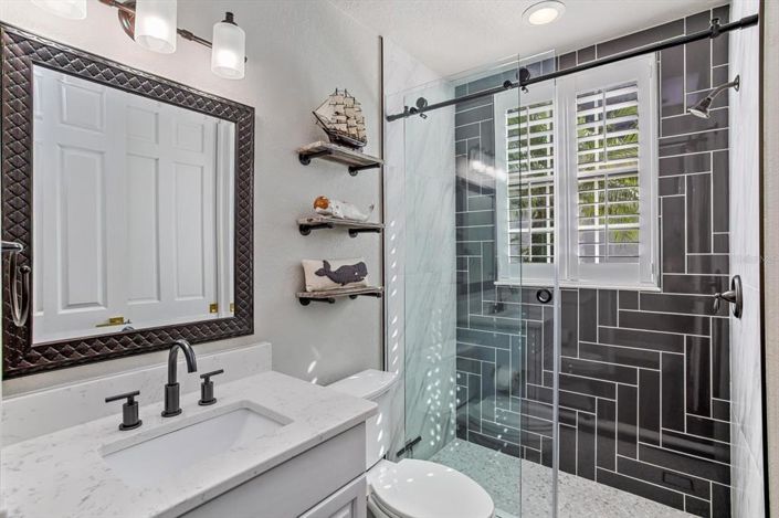 Image No.22-6 Bed Property for sale