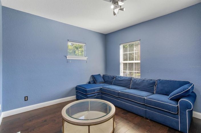 Image No.26-6 Bed Property for sale